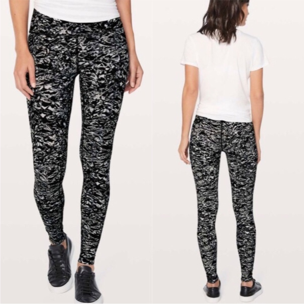 LULULEMON Wunder Under HR Tight 28"
Liquid Platinum Alpine White Multi 4